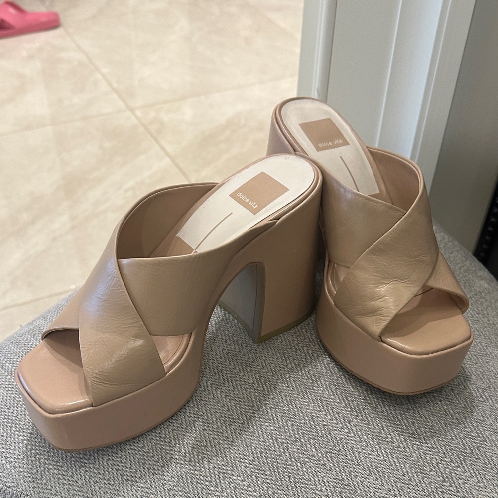 Dolce Vita Women's Tan Platform Sandals